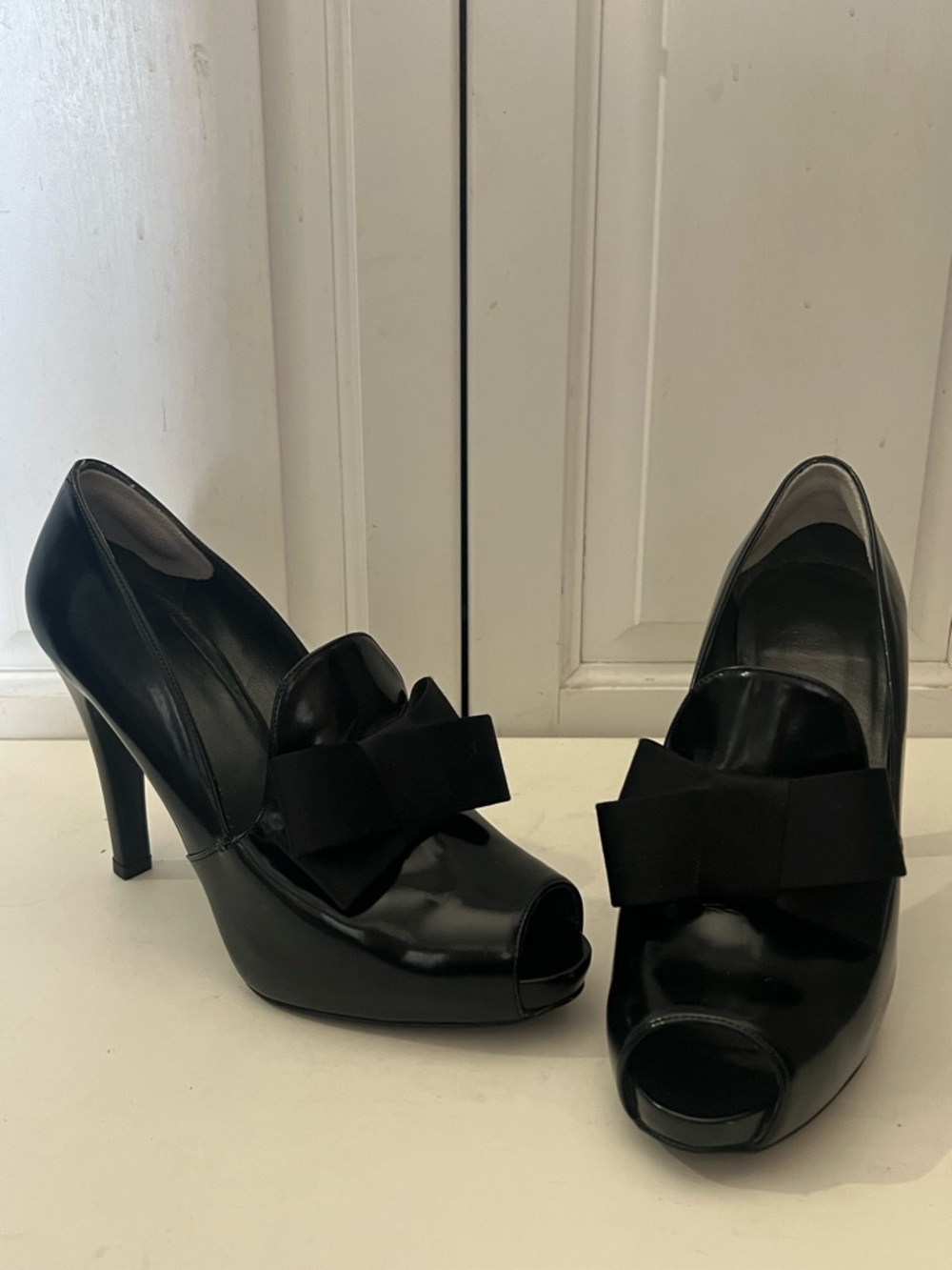Stuart Weitzman "Bowtie" Black Patent Peep Toe Pumps. Size 8.5. EUC - Picture 13 of 13